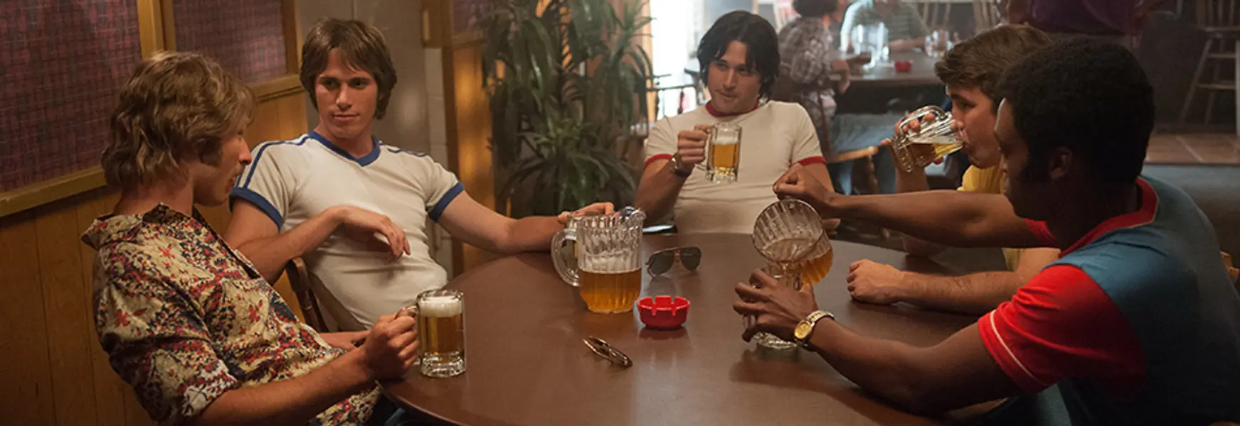 Everybody Wants Some!! - Linklater takes us to the 80s