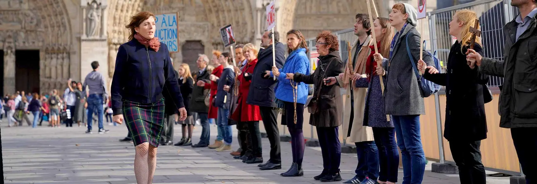 Notre Dame - Offbeat French comedy about rebuilding your life