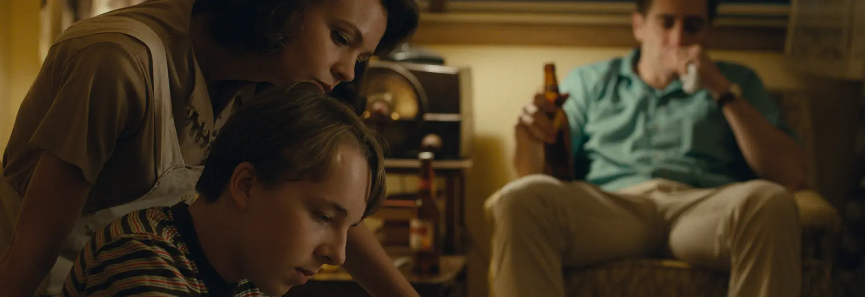 Wildlife - A subtle and moving portrait of family in crisis