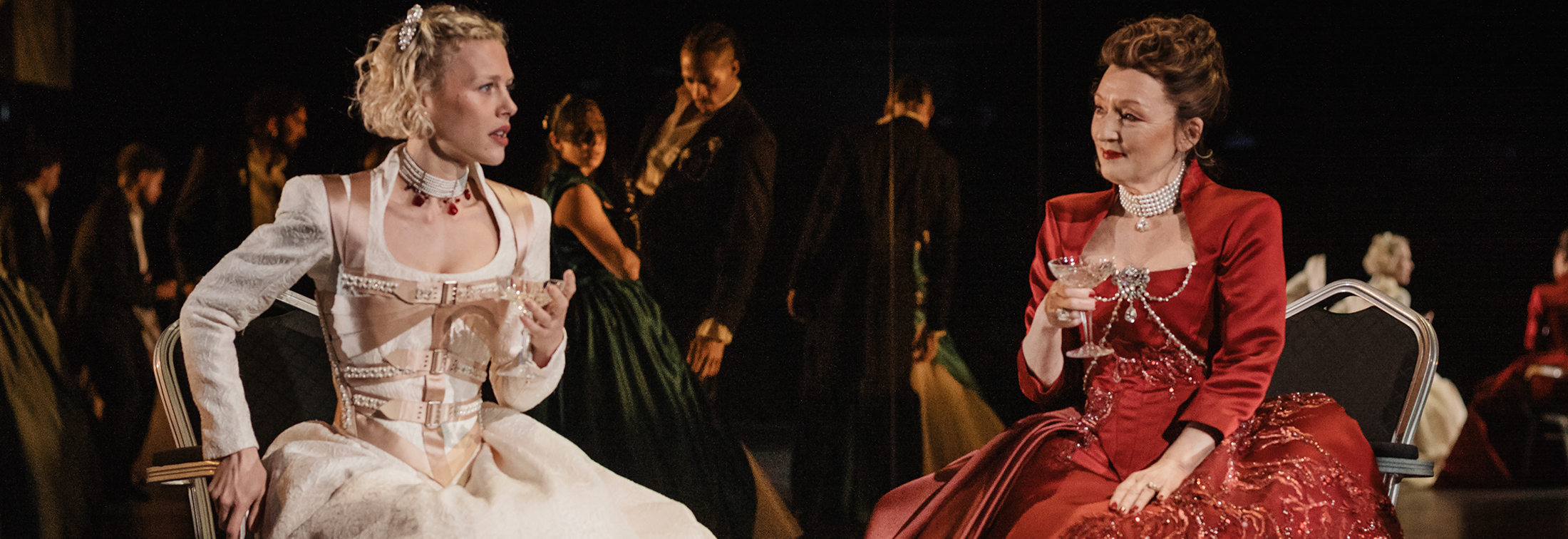 NT Live: Les Liaisons Dangereuses - A competent production of a theatrical classic